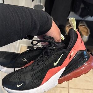 Nike Air Max 270 Black and pink Sneakers